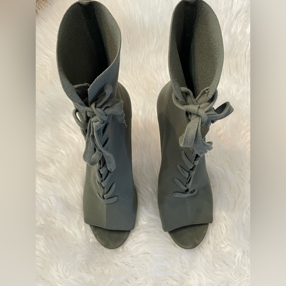 Steve Madden Olive Knit Stiletto Booties 8.5 - Picture 8 of 12